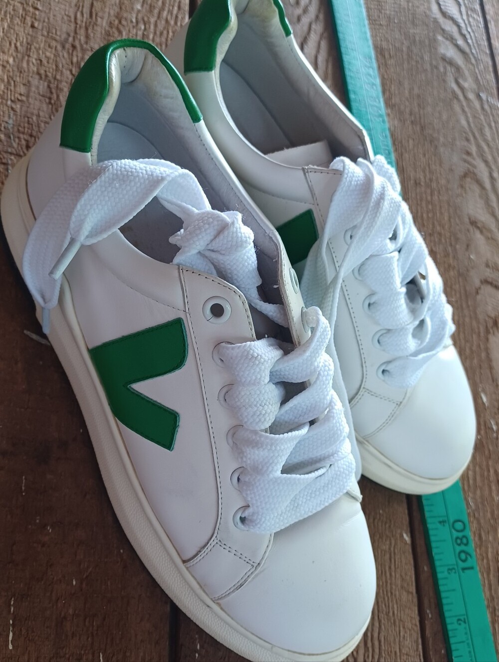 ELLE White Sneakers with Green Accents low-top trainer.